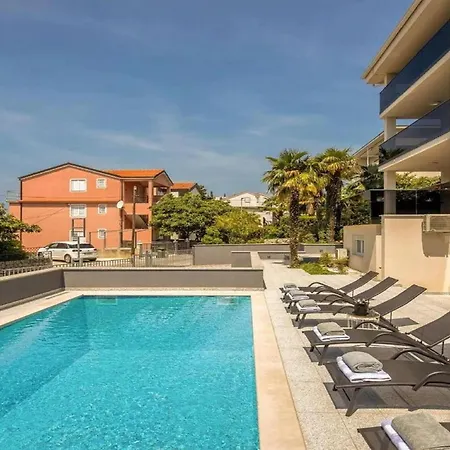 Beautiful With Swimming Pool And Balcony * Crikvenica