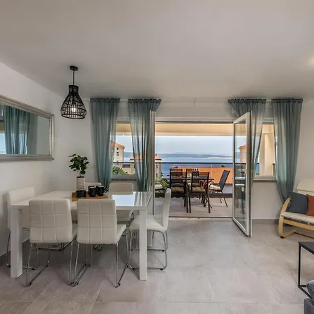 Beautiful With Swimming Pool And Balcony * Crikvenica