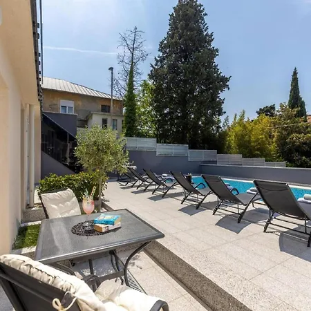 Beautiful With Swimming Pool And Balcony Apartment
