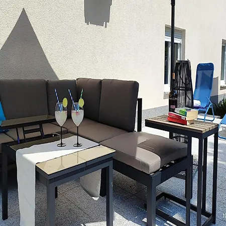 Beautiful With Swimming Pool And Balcony Crikvenica