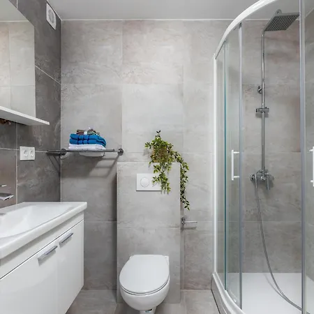 Apartment Beautiful With Swimming Pool And Balcony